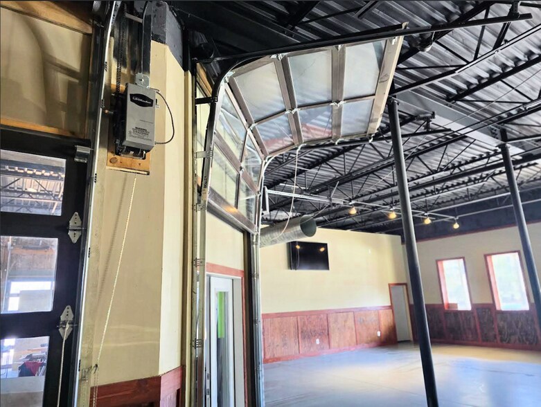 More Photos Of 11706 N Eaton Rd, Hayward Bar For Sale