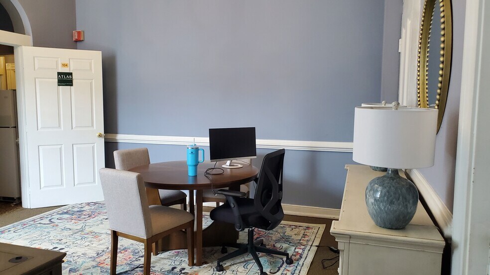 More Photos Of 19 E Market St, Leesburg Office For Lease