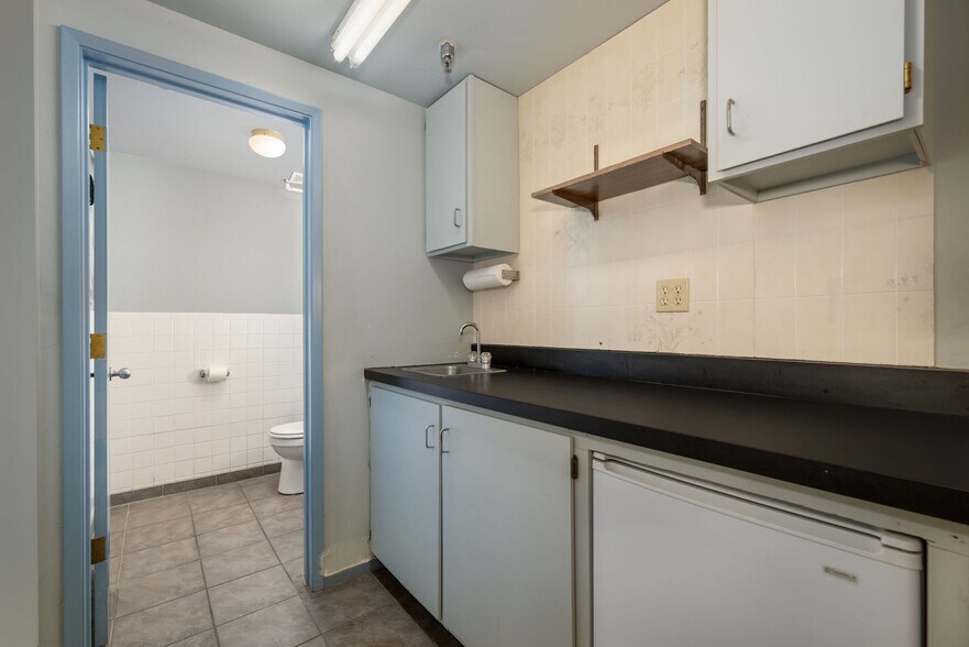 More Photos Of 12150 Charles Dr, Grass Valley Warehouse For Sale