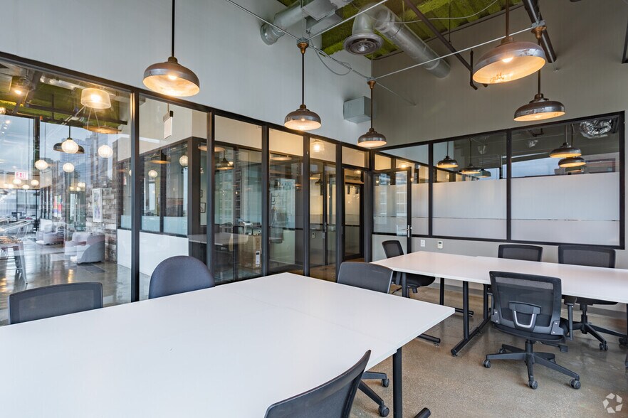 More Photos Of 1165 N Clark St, Chicago Coworking Space