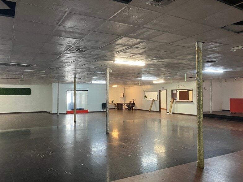 More Photos Of 4500 West Ave, San Antonio Storefront Retail Office For Lease