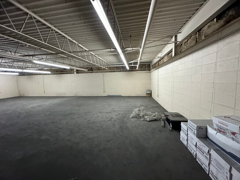 More Photos Of 311 W Central, Valdosta Manufacturing For Sale
