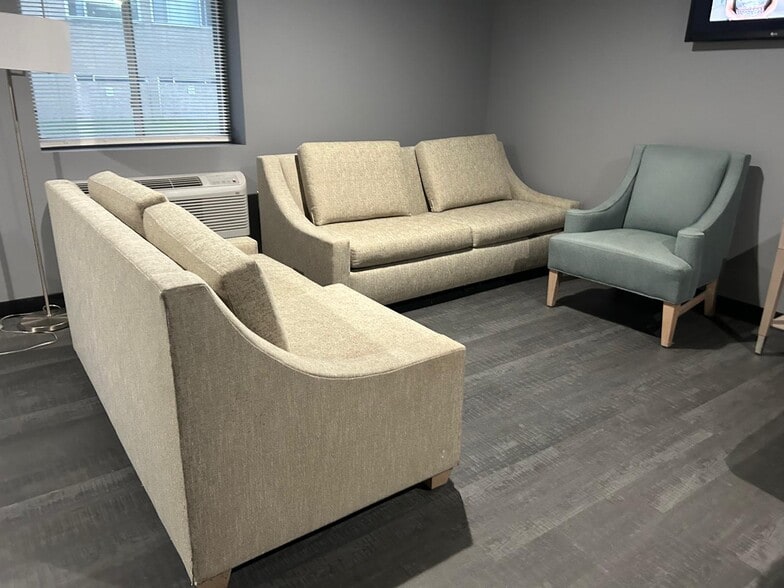 More Photos Of 16866 Telegraph Rd, Detroit Hotel For Sale