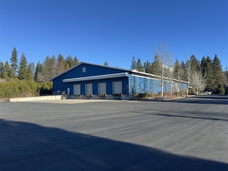 More Photos Of 4015 S Old Stage Rd, Mount Shasta Distribution For Lease