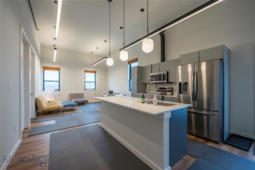 More Photos Of 924 E Park St, Livingston Apartments For Sale