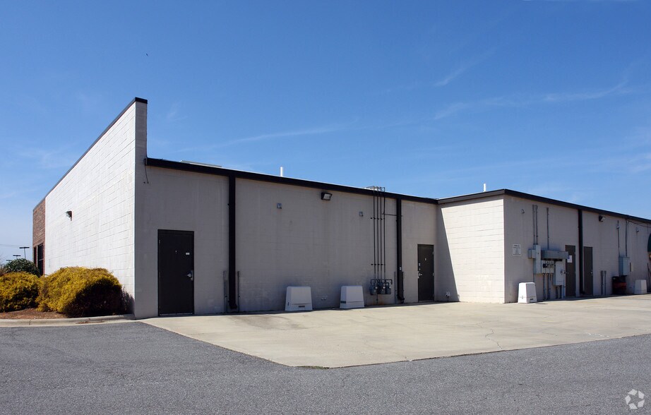 More Photos Of 2040 Hicone Rd, Greensboro Freestanding For Lease