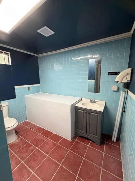 More Photos Of 2011 Mission Rd, San Antonio Restaurant For Lease