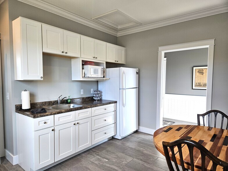 More Photos Of 5786 Midland Rd, Freeland Office For Sale