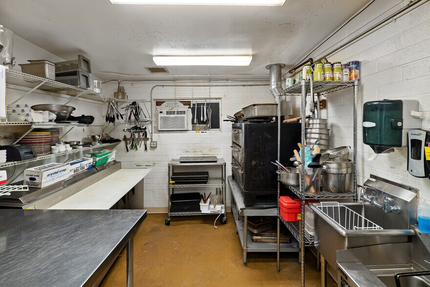 More Photos Of 102 E Pima St, Cottonwood Restaurant For Sale