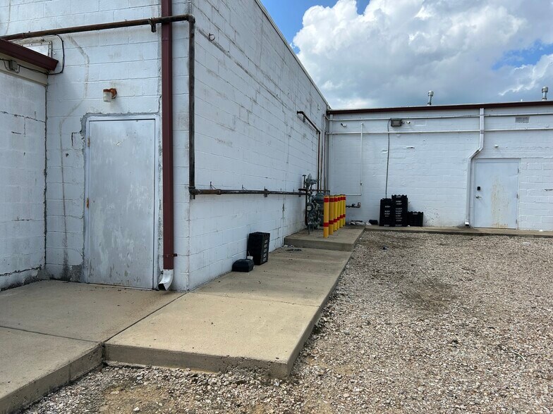 More Photos Of 6347-6359 E Navy Rd, Millington Freestanding For Sale