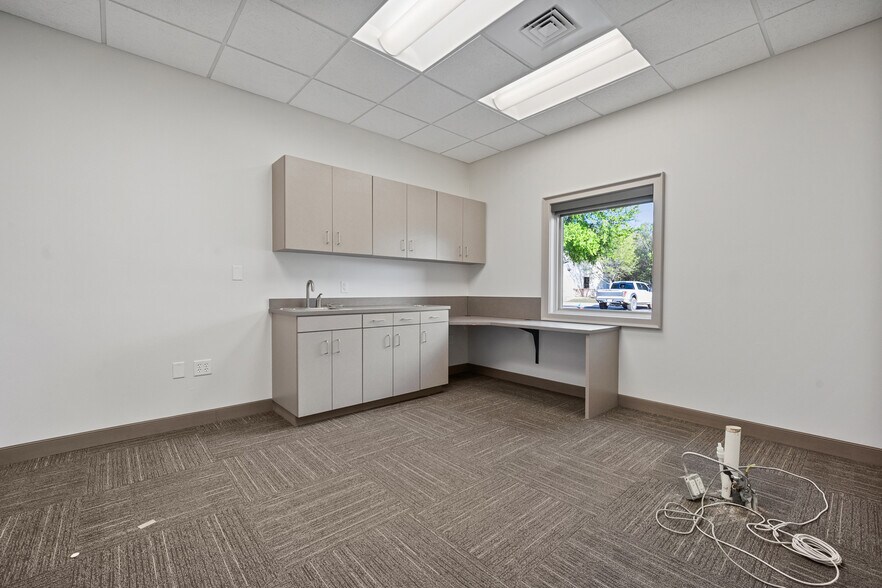 More Photos Of 6102 82nd St, Lubbock Medical For Lease