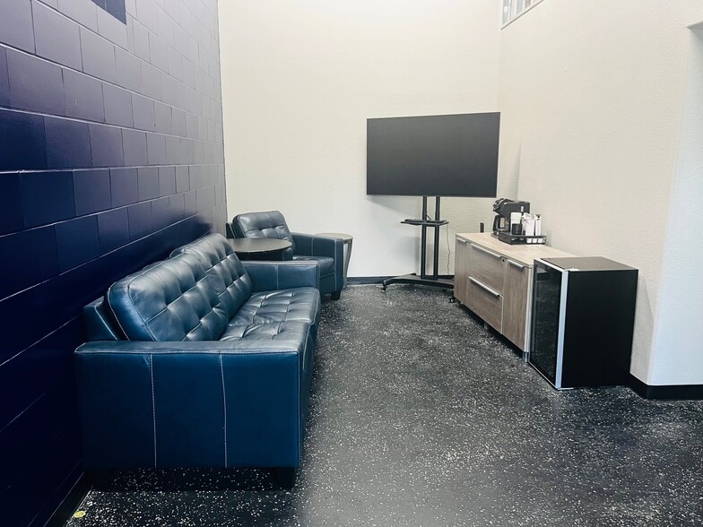 More Photos Of 4940 E Asbury Ave, Denver Warehouse For Lease