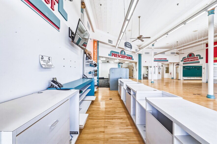 More Photos Of 29 S Chadbourne St, San Angelo Drugstore For Sale