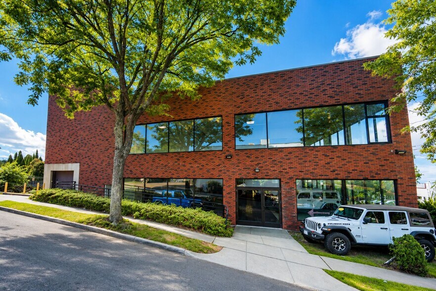 More Photos Of 430 Tunxis Hill Rd, Fairfield Warehouse For Sale