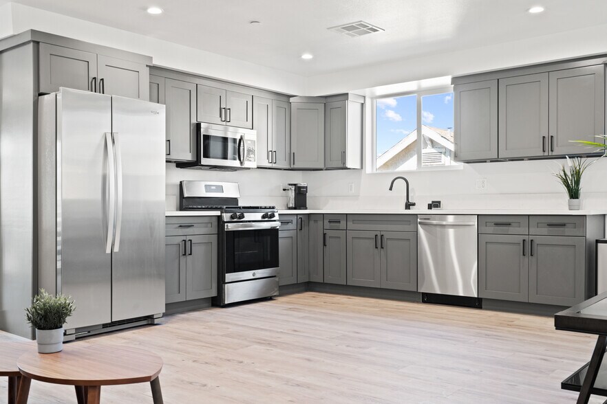More Photos Of 310 S Breed St, Los Angeles Multifamily For Sale