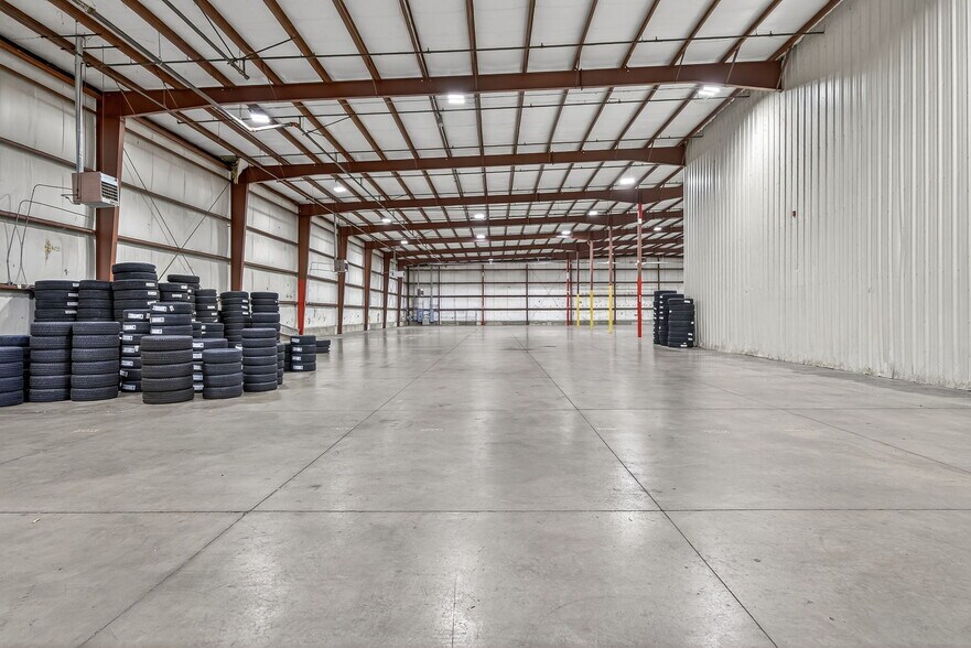 More Photos Of 1500 Dismuke Dr, Farmington Distribution For Sale