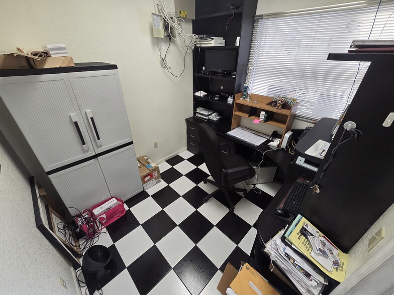 More Photos Of 12140 Wiles Rd, Coral Springs Light Manufacturing For Sale