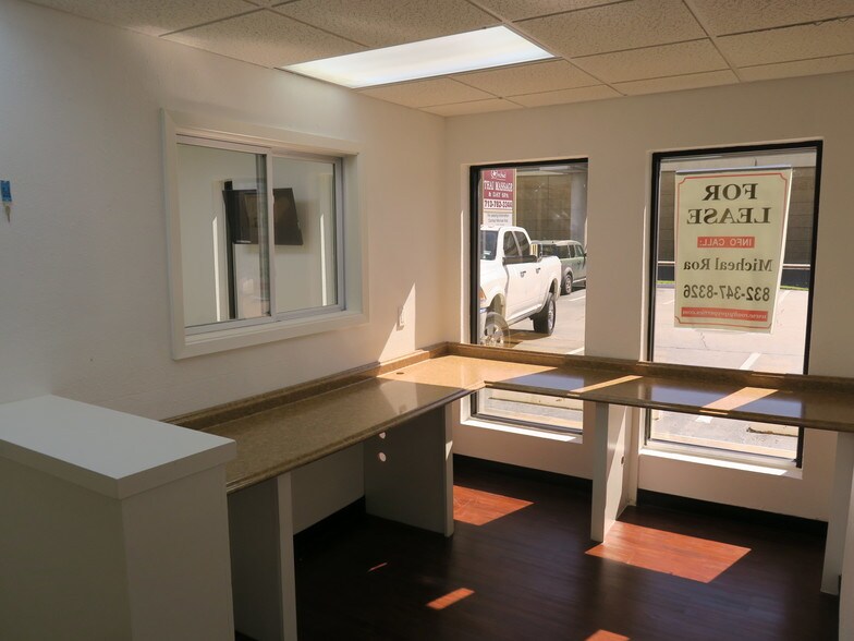 More Photos Of 5610-5613 Southwest Fwy, Houston Mixed Retail For Lease