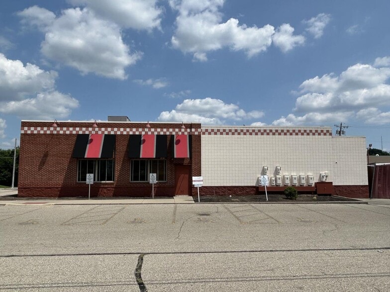 More Photos Of 1575 W Galbraith Rd, Cincinnati Restaurant For Sale