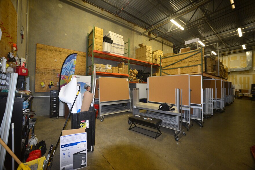 More Photos Of 9042 Hornbaker Rd, Manassas Industrial For Lease