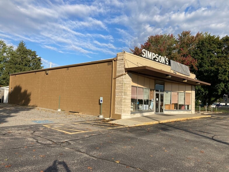 More Photos Of 10 Newport Ave, Pawtucket Freestanding For Lease