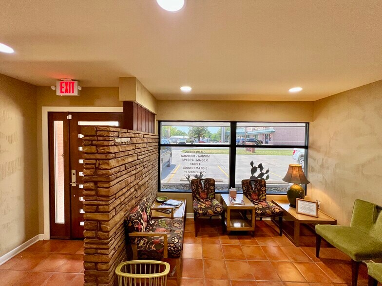 More Photos Of 614 Oak Ave, Sulphur Springs Office For Sale
