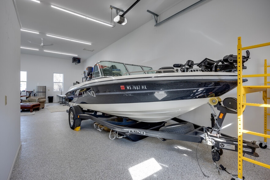 More Photos Of 6580 Lake Rd, Windsor Warehouse For Sale