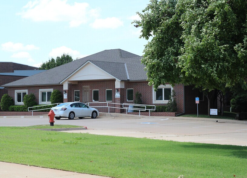 Primary Photo Of 12316 Saint Andrews Dr, Oklahoma City Office For Lease