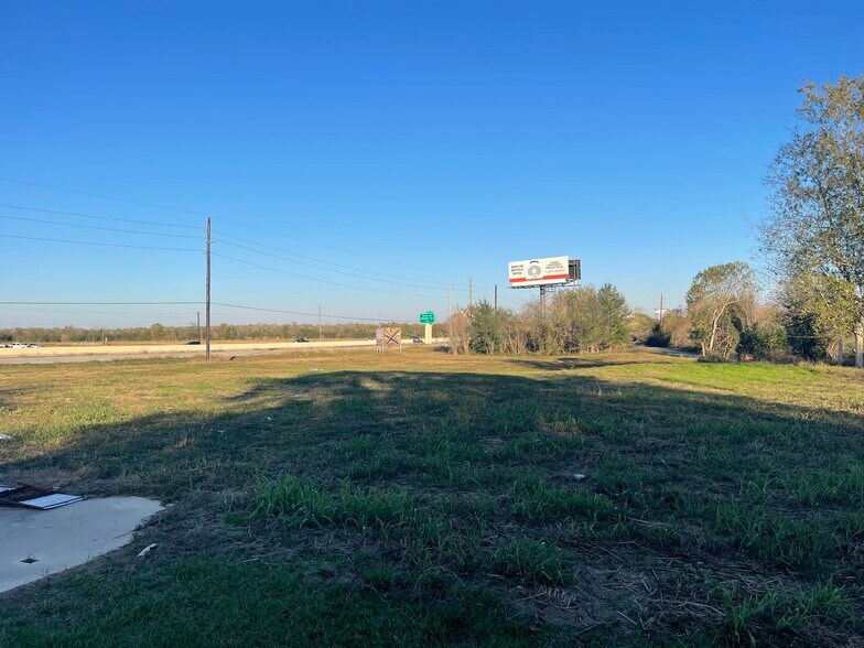 More Photos Of 4095 SE I 10 Frontage Rd, Sealy Medical For Sale