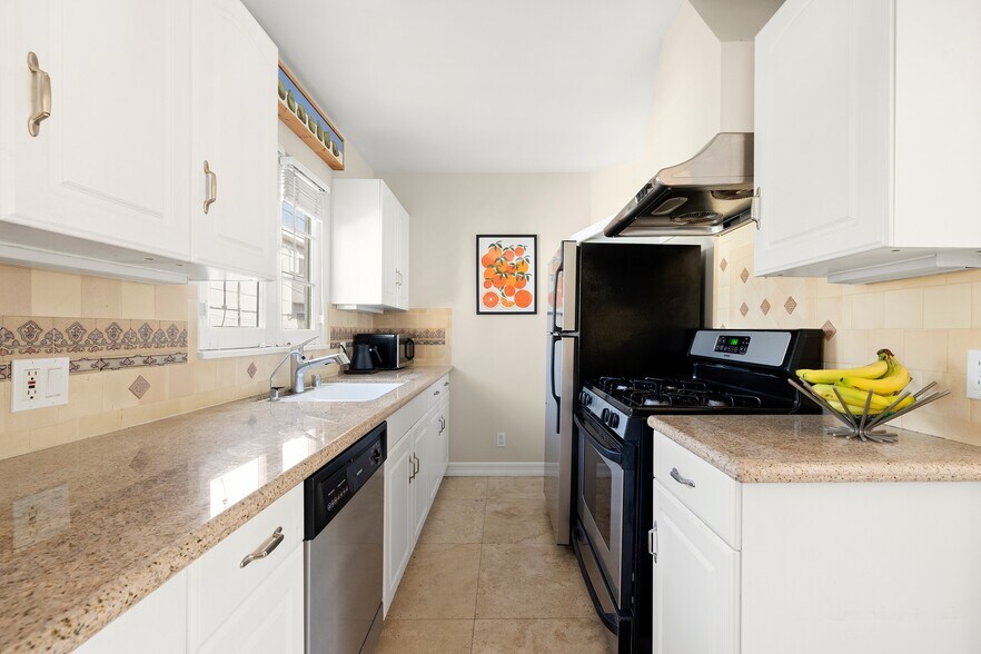 More Photos Of 827 12th St, Santa Monica Apartments For Sale