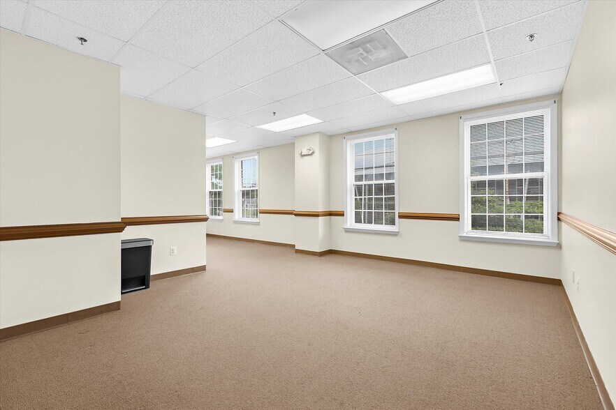 More Photos Of 601 7th St, Laurel Office For Sale