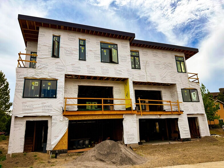 More Photos Of 210 SW Log Ct, Bend Apartments For Sale