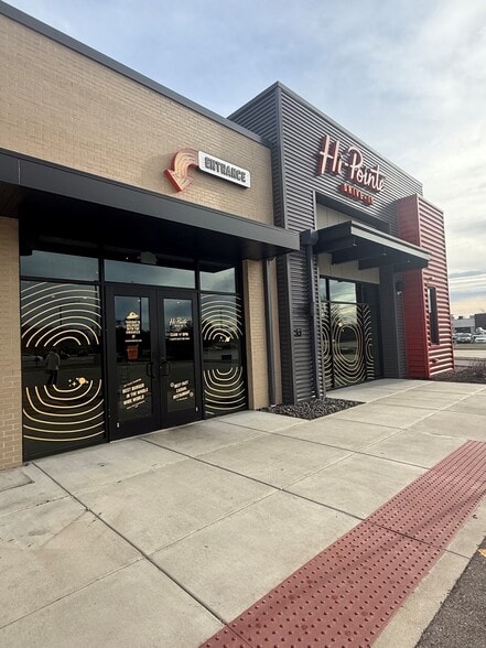 More Photos Of 6147 Trace Parkway Dr, Edwardsville General Retail For Lease