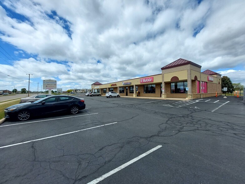 More Photos Of 825 Lexington Blvd, Fort Atkinson Freestanding For Lease