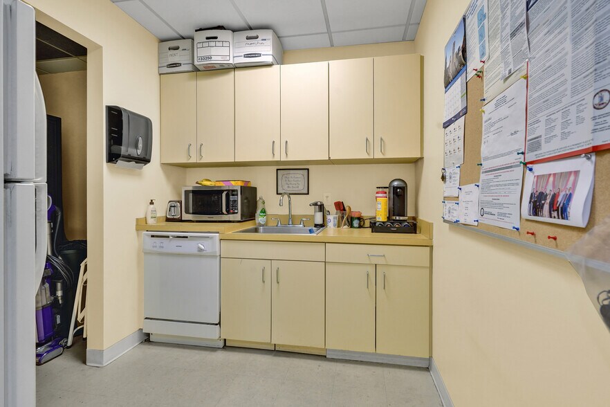 More Photos Of 3930 Pender Dr, Fairfax Medical For Lease