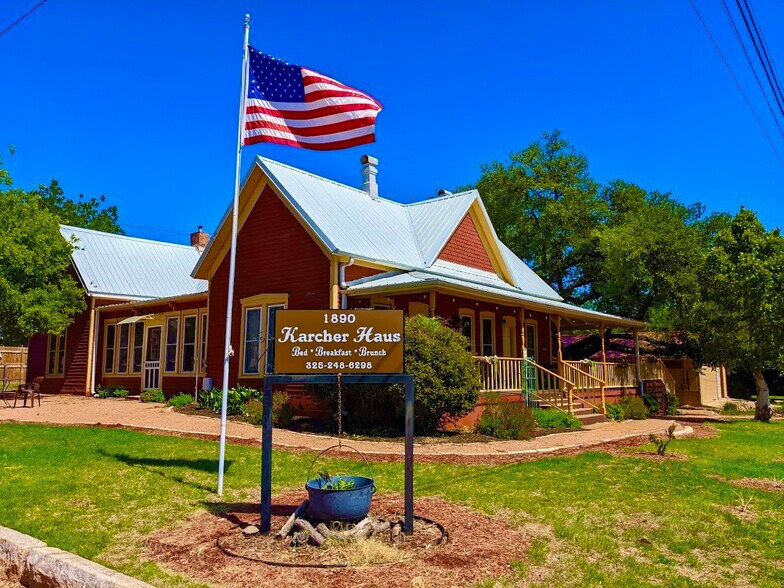 More Photos Of 1307 Wright St, Llano Freestanding For Sale