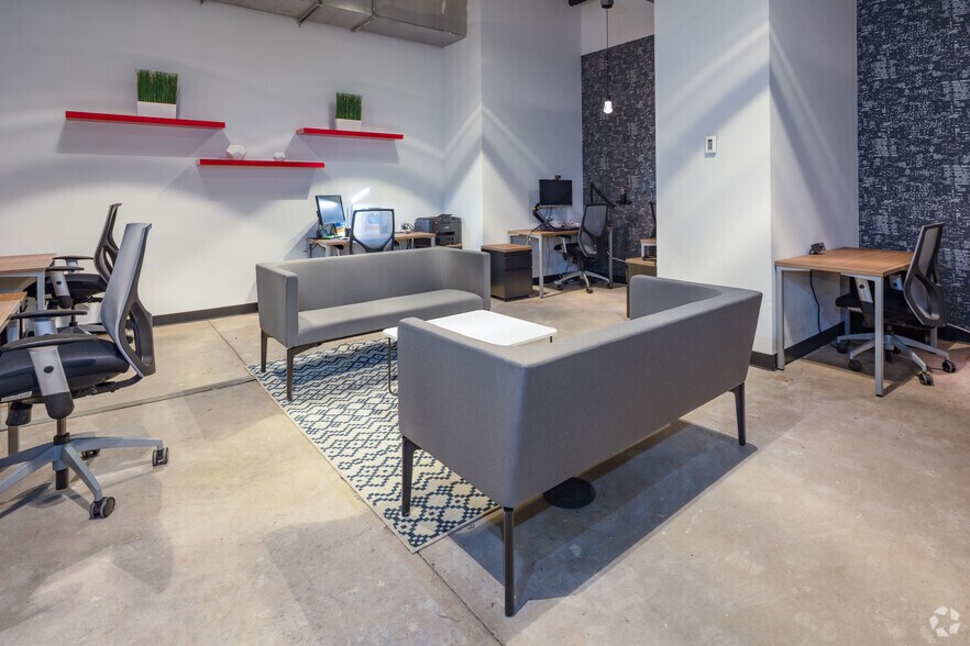 More Photos Of 5113 S Harper Ave, Chicago Coworking Space