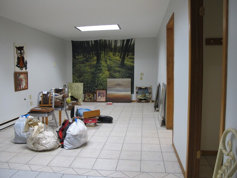 More Photos Of 713 E Main St, Waukon Manufacturing For Sale