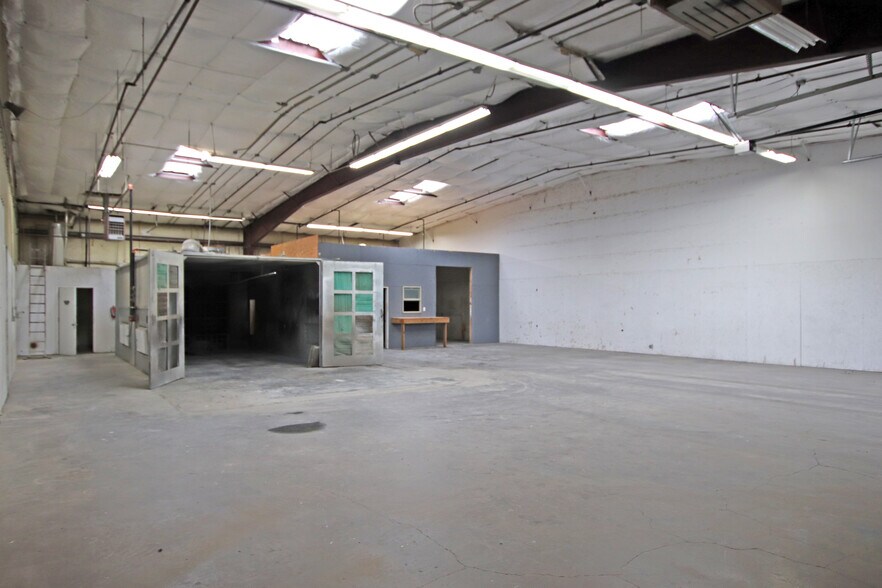 More Photos Of 20551 Builders St, Bend Manufacturing For Lease