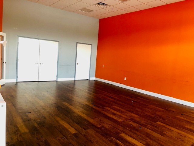 More Photos Of 11710 Broadway St, Pearland Storefront For Lease