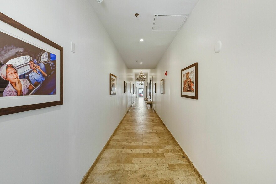 More Photos Of 525-533 Lincoln Rd, Miami Beach, Miami Beach Storefront For Lease