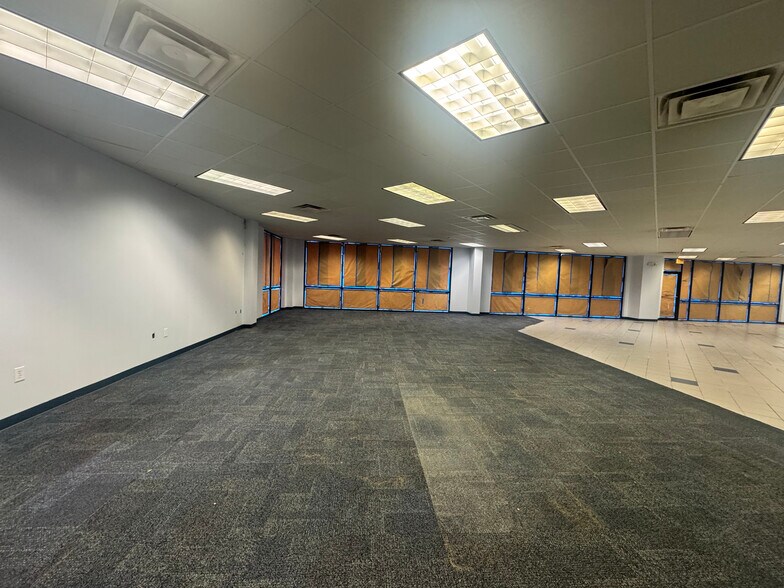 More Photos Of 1727 E Busch Blvd, Tampa Storefront For Lease