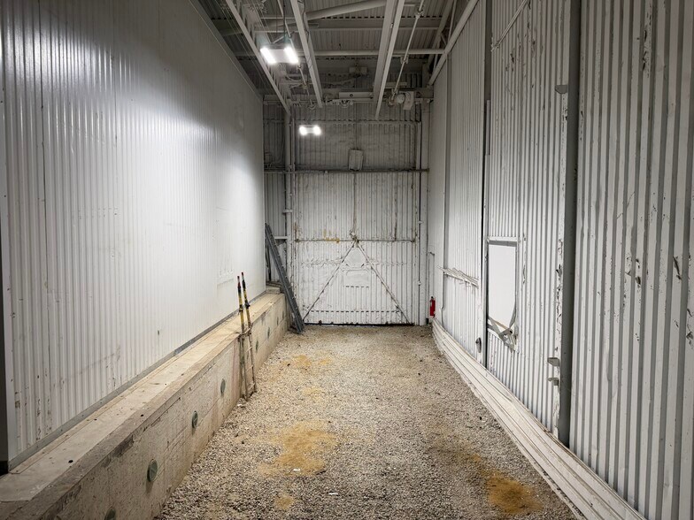 More Photos Of 3920 Congress Pkwy, Richfield Warehouse For Sale