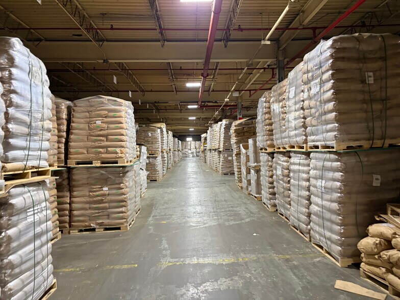 More Photos Of 3500 W 127th St, Blue Island Manufacturing For Sale