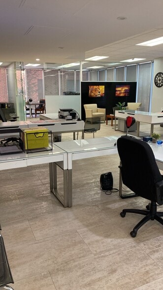More Photos Of 6232 N Pulaski Rd, Chicago Office For Lease