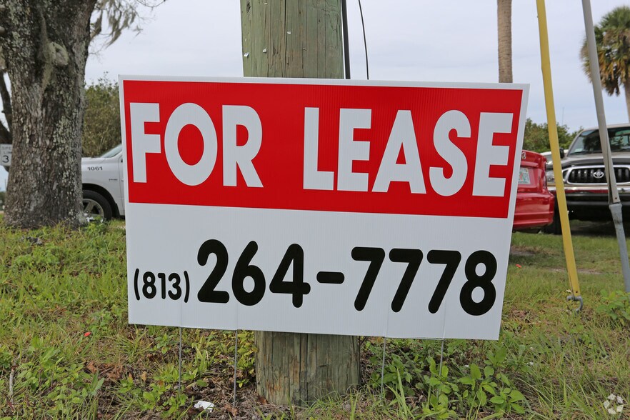 More Photos Of 21405 County Line Rd, Lutz Office For Lease