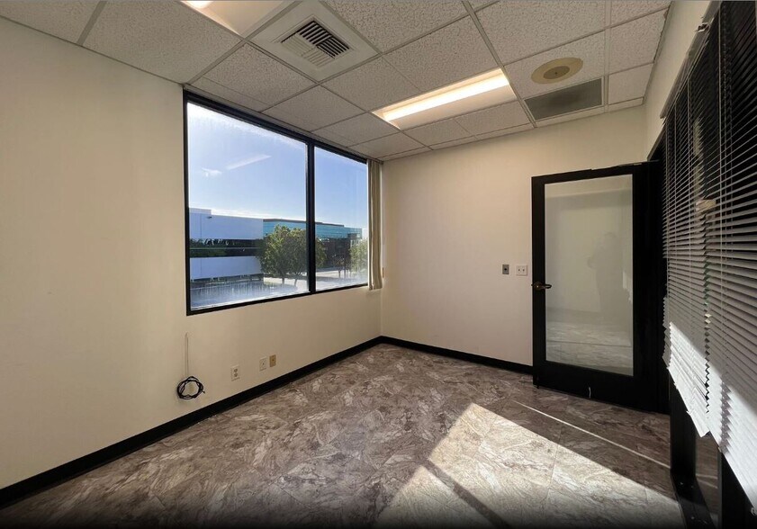 More Photos Of 15 Corporate Park, Irvine Medical For Lease