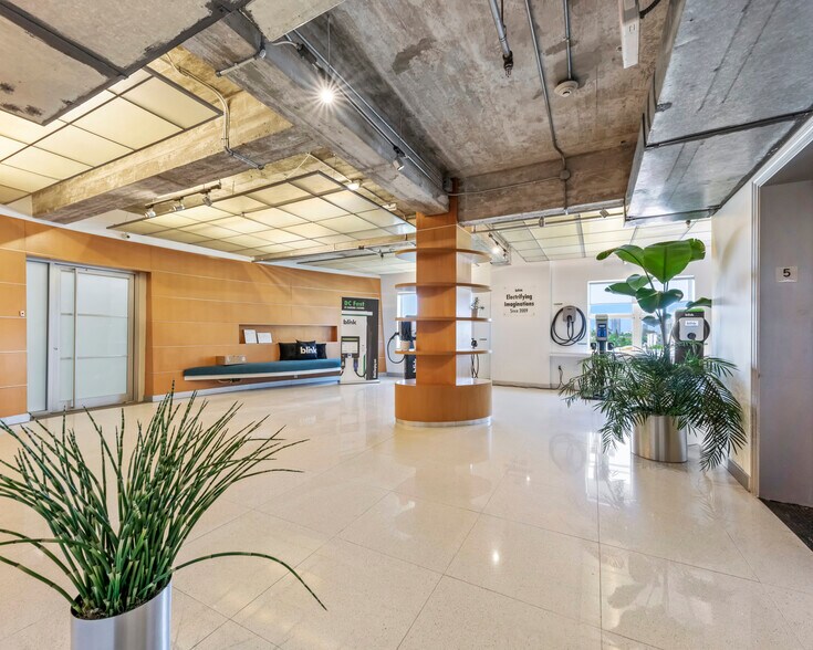 More Photos Of 605 Lincoln Rd, Miami Beach Office Residential For Sale
