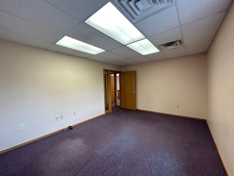 More Photos Of 1820 Post Rd, Plover Storefront Retail Office For Lease