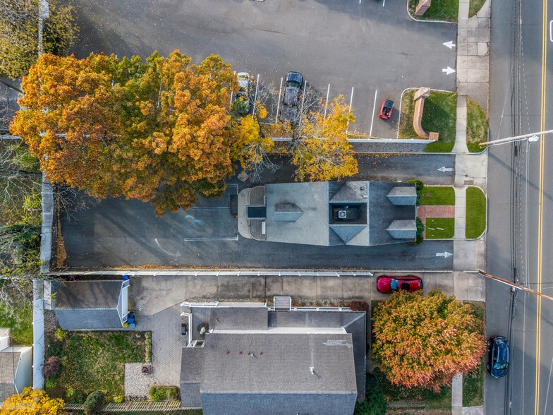 More Photos Of 613 Warren Ave, Spring Lake Office For Sale